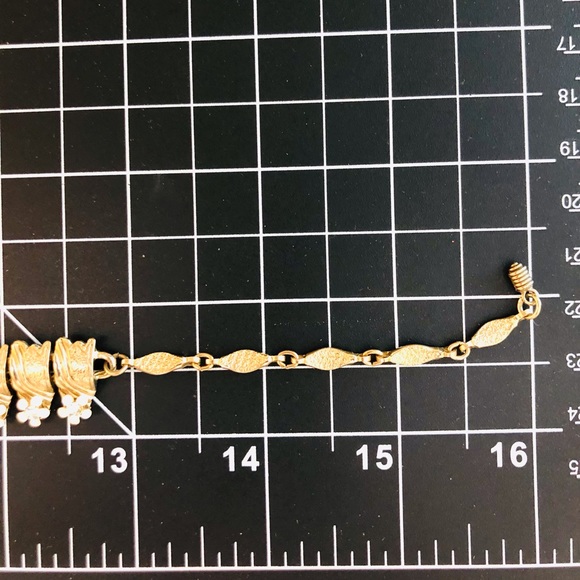 Vintage Jewelry Lot Lucite Bracelet & Flower Necklace - Picture 4 of 16